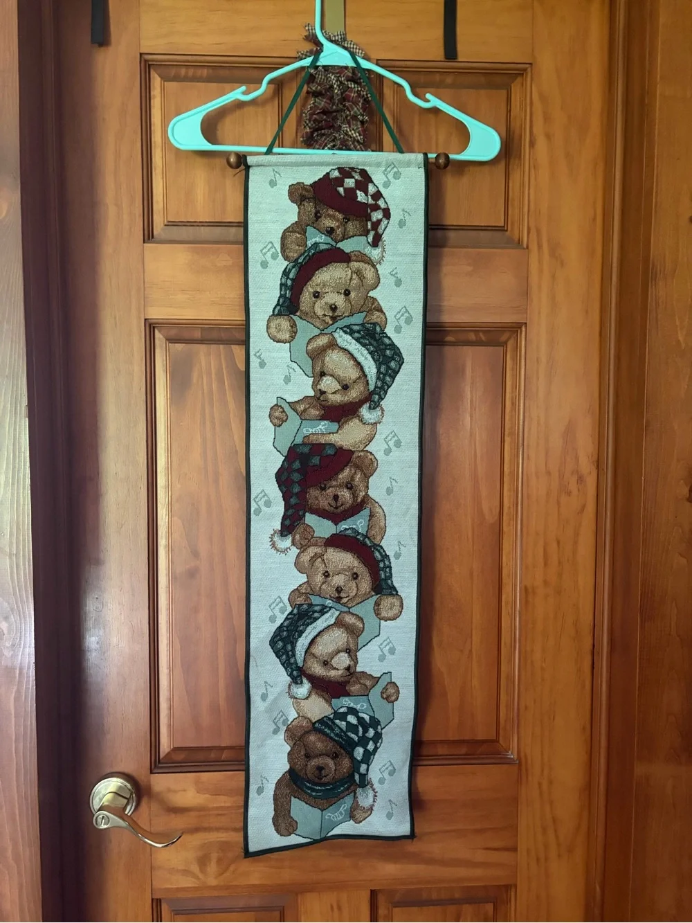 VTG Christmas caroling, bear tapestry Bell wall hanging banner